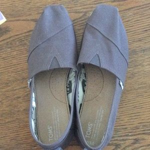 Toms canvas shoes 9.5